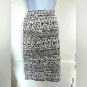 🛍️ BUNDLE ONLY 🛍️GILLI LADIES WHITE AND GRAY SKIRT